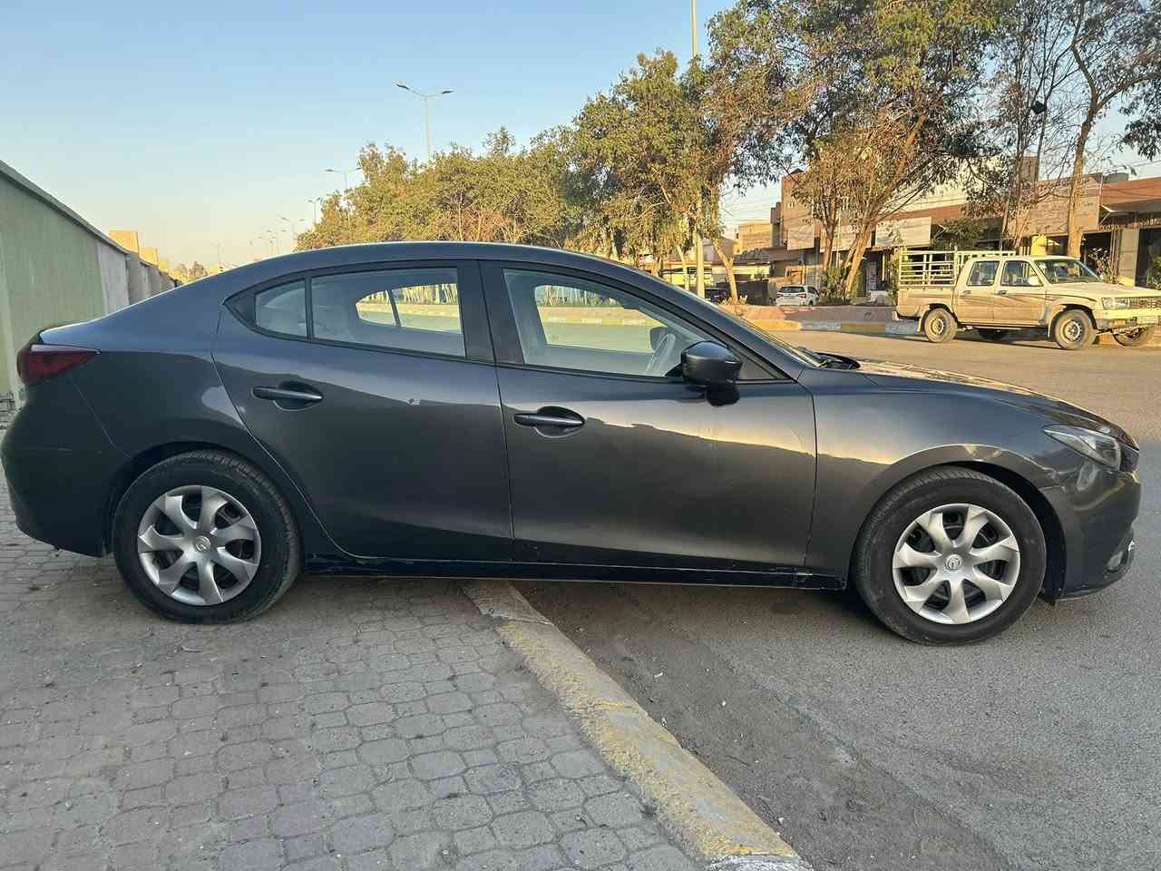 Mazda 3 / 2015
مازدای ٣ 
مۆدێل ٢٠١٥ خلیجی 
رەنگی نەوتی
سەنەوی تازەیە تاکوو ٢٠٢٨
مەکینە ١.٦ 
گێر و مەکینە بەشەرت نەکراوەتەوە و بێ کێشەیە
تەنها یەک پارچەی سبوغە ( دەرگای سەکن ) بەس پەمپە بێ ناوگرتن
نرخی ١١٠ وەرەقە و مەجال
***********
