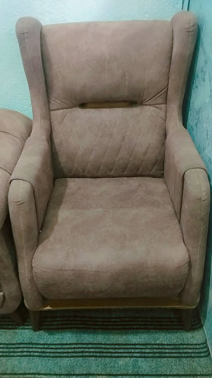 قنفات النضافات مابيهن اي كسر  تخم ثلاث قطع
 السعر 150  او بيهن مجال
العنوان تنومه نهر حسن 
الرقم ***********
