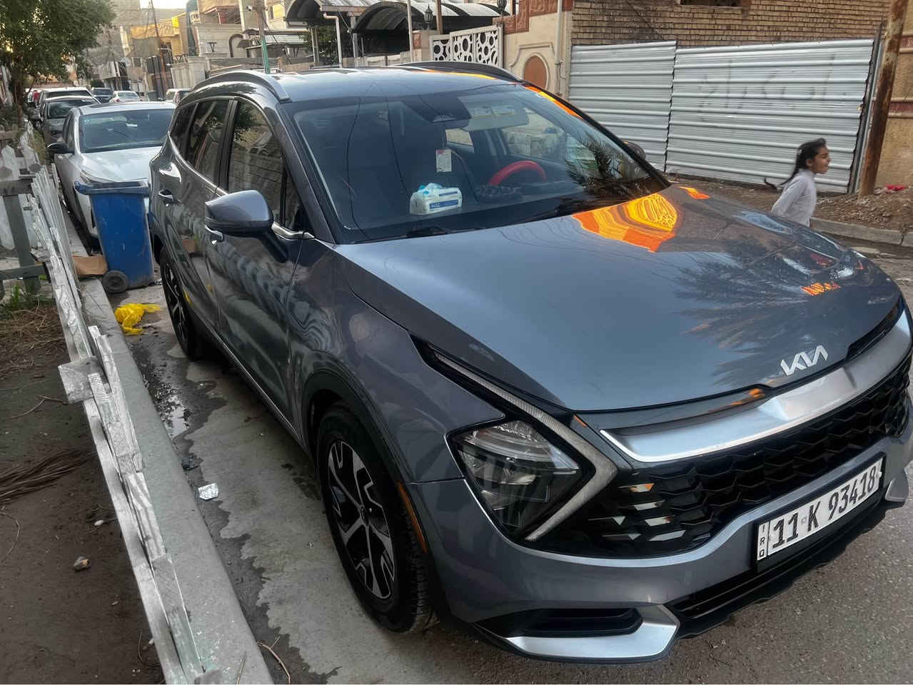 لون بحري
فول ما عدا البانوراما
ليد امامي وخلفي
نظام ترحيب عند الاقتراب
ويل كب قياس 18 انج
كشنات جلد
تدفئة بالكشنات
كرسي السائق كهرباء
مثبت سرعة
عدم الخروج من المسار
اوامر صوتية
قياس ضغط الاطارات
حساسات 
مانع انزلاق
مساعدة النزول من المنحدرات
اوتو هولد
اوتو ستوب
كاميرات خلفية دوارة
رادارت
مانع تصادم
سايد بريك كهرباء
3 انظمة قيادة سمارت وسبورت ونورمل
شاحن واير ليس
منافذ تايب سي بالكشنات الخلفية
شاشة كبيرة احدث اصدار من كيا تدعم ابل كار بلاي واندرويد اوتو وكل انظمة السيارة تتحكم بيها من الشاشة الوسطية
السيارة ماشية 57 الف كيلو
بيها تبديل قطعتين چاملوغ الامامي والباب اللي عكس السايق وصور الحادث مرفقة بالمنشور
رايدها ب190 ورقة وبيها مجال
وهذا رقمي 
*********** بغداد, العراق
