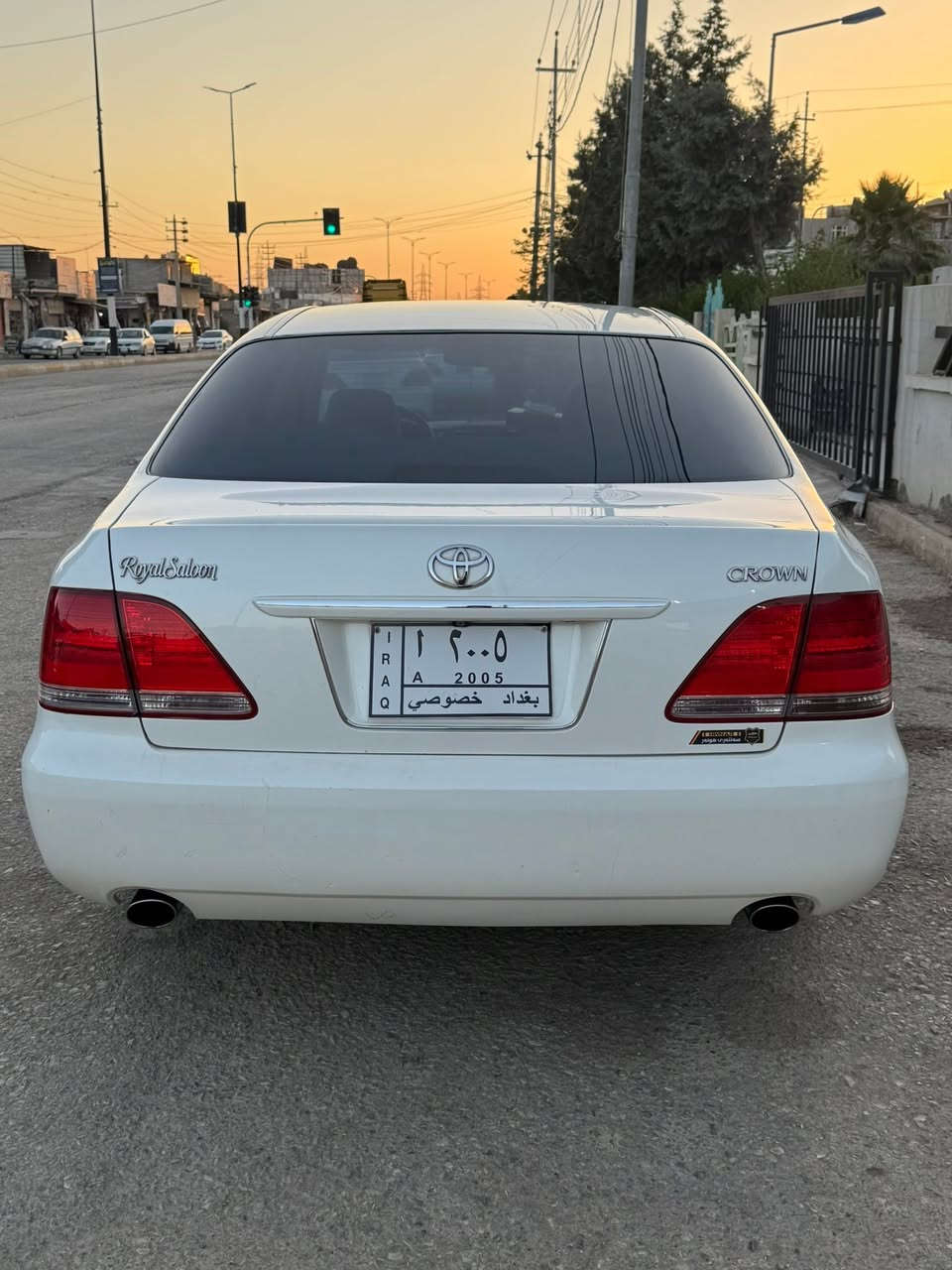 مووس
٢٠٠٥
١٨٢ 
٢ دوگمە 
هی ماڵانە و کامل مەسرەفە
برێک و سارد و گەرم بەستراوە
ڕۆنی مەکینە گۆڕاوە
تاقە و ڕەقەی نیە
دوو پارچە ئەوروپایە
دەعم و لێدراو و شانسی و کەڤەر بە شەرت

سەید سادق
***********
***********
