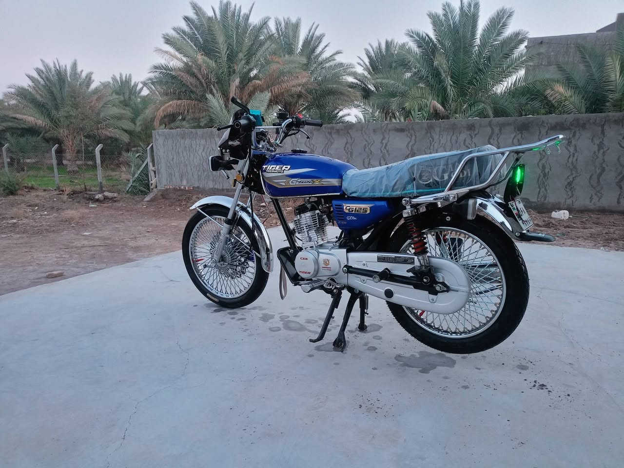 سلام عليكم دراجة زيرو جديدا احلة من الصور موديل 25 مكفولة كفالة عامة مكاني حلة سعر 700 وبيها مجال مو شراي لاتراسل هاذا رقمي دك او راسل وتشلع عيوني ***********
