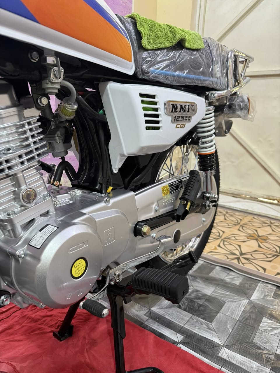 سلام عليكم شباب نامه البيع توني عمرتهة بلاد شرط  والشاصي سكنر ودارجه برغي مامفتوح بيهة المكان رميثه وبخدمت الشراي ***********
