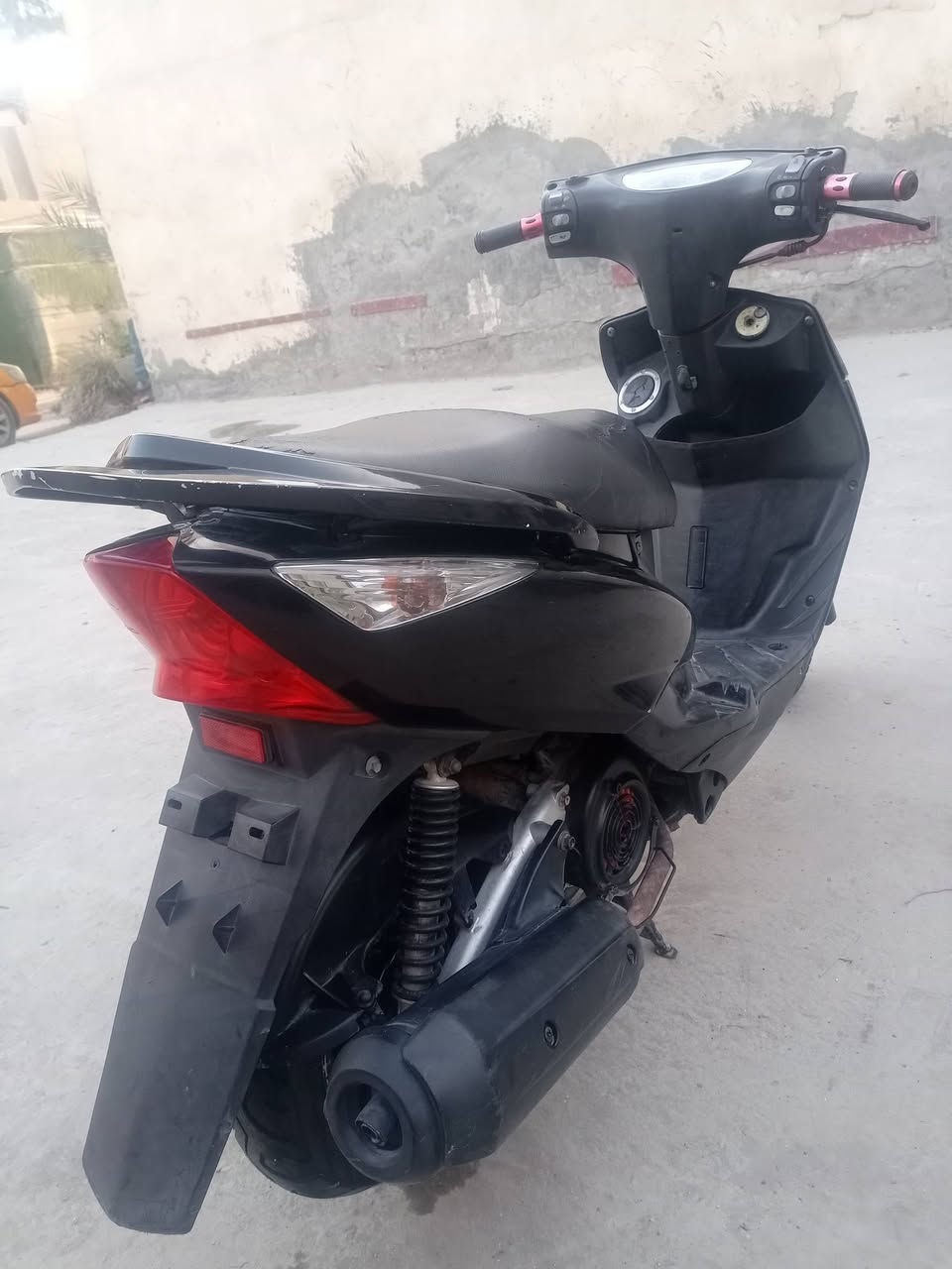 سلام عليكم دراجه للبيع او المراوس ماكس ثعلب كفاله عامله الدراجه صارلهه فتره من طلعت حاويه كلشي بيهه شغال وخير من الله للبيع واتساب/***********
