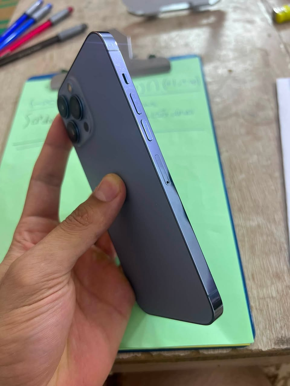 للبيع آيفون 13 pro max ذاكره 256GB عمر البطارية 76% الجهاز جديد ممفتوح وممبدل بي اي شي والنظافة مثل مدتشوفوه مكاني بغداد متواجد واتساب فقط ***********
