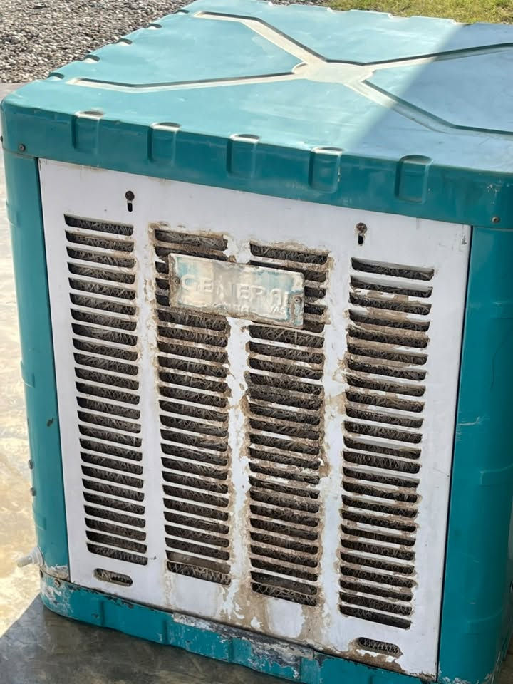 السلام عليكم
مبرده للبيع شرط  ما بيها كلشي شغاله يي نقص ما بيها دكم  تعلي وتنصي وبارده واي شي ما مبدل بيها 

السعر170وبيها مجال بسيط 

‭***********‬
