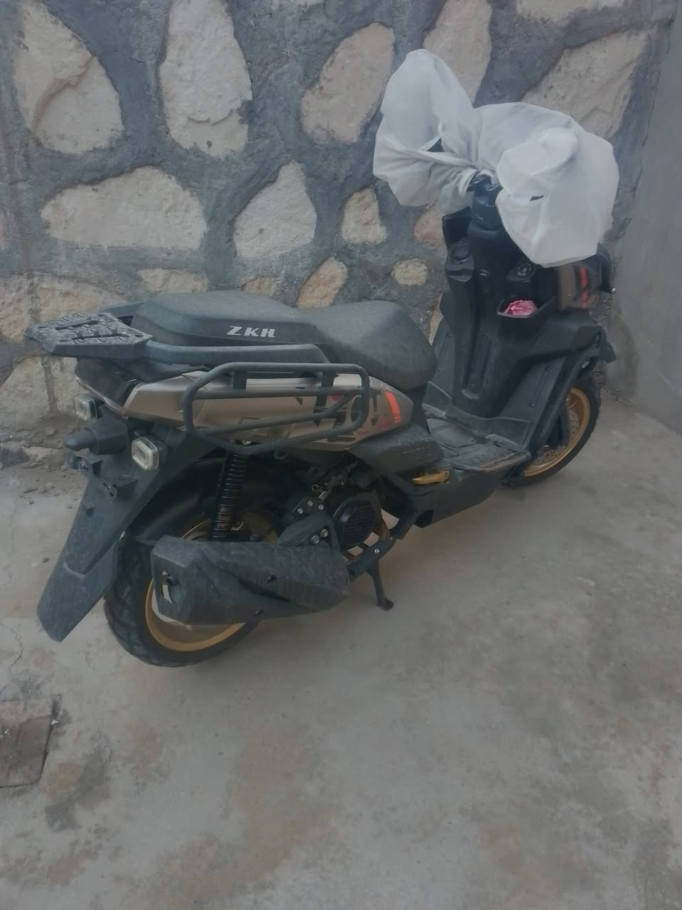 السلام عليكم دراجه همر للبيع موديل ٢٠٢٥ جديد مامفتوح بيه ولا برغي باب الاول العنوان  بابل يم المحكمه الجديده هذا رقمي *********** السعر ٨٠٠وبيه مجال
