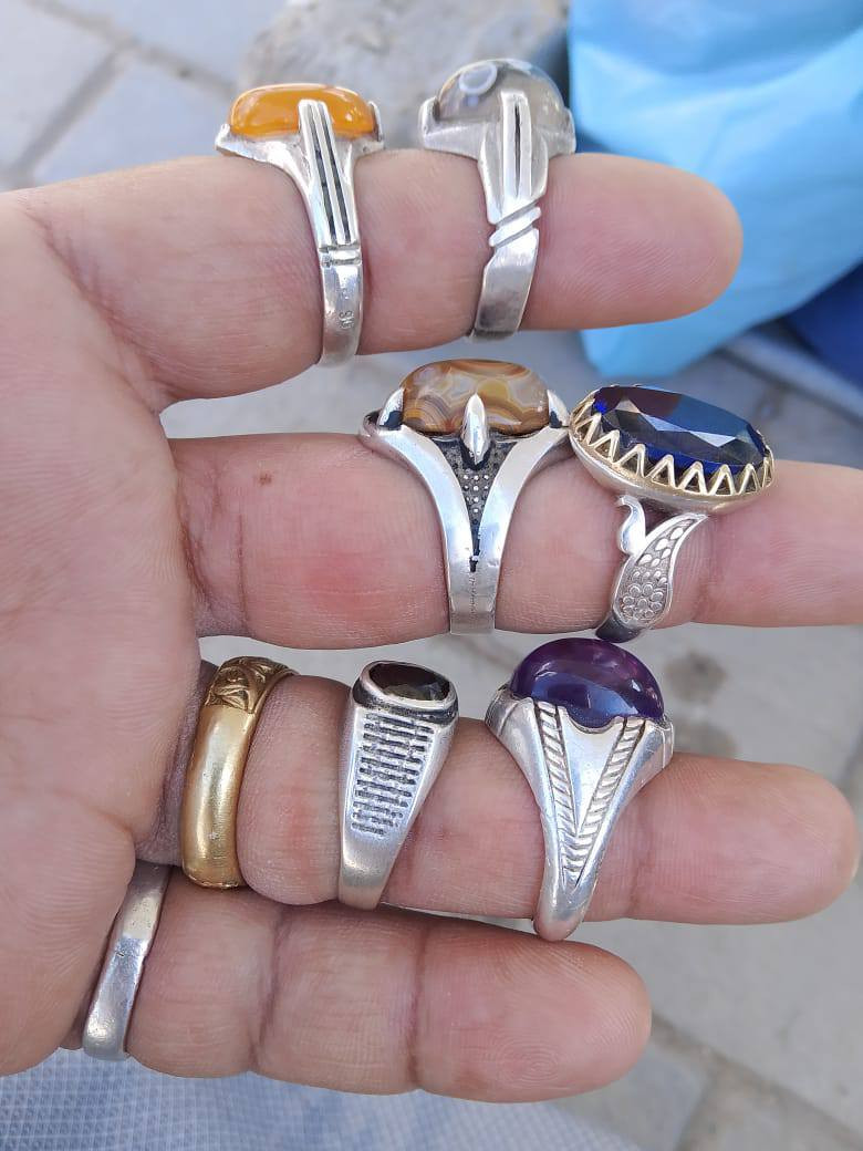 السلام عليكم
محابس شلعه وحده الي عل باب الله 
يراسلني خاص ويدلل السعر 300 ألف 
يوجد توصيل كافة محافظات العراق 
*********** واتساب
