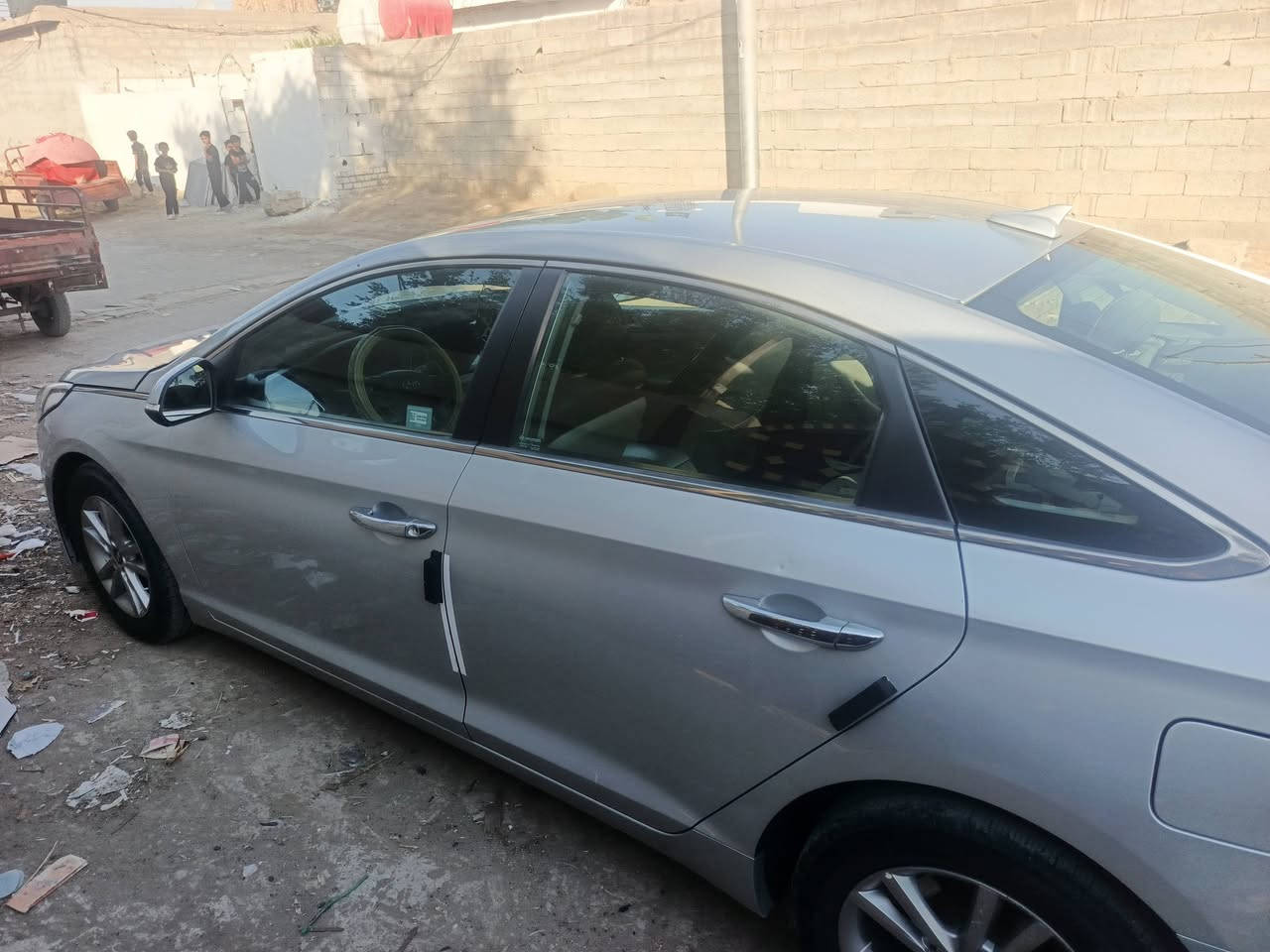 ‏سلام عليكم سوناتا موديل 2015 رقم بغداد باسمي وارد أمريكي حادث جاملغ وبنيد وبيه بارد بلجاملغ بصيط سونار موجود لون رصاصي السياره جاهزه مابيه اي نقص مكينه كير صدر تبريد تايرات خير من الله بيه منظومة غاز السعر 110 وبيه مجال مكاني بغداد النهروان الرقم ***********
