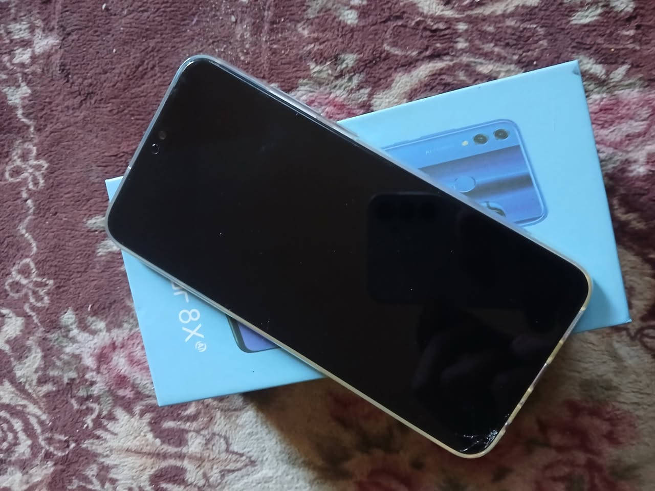 هونر x8 جديد بي فطر بشاشة خفيف ما مثر عل جهاز لمسة حلو ومابي شي السعر 70وبي مجال مكاني بغداد جسر ديالى ***********
