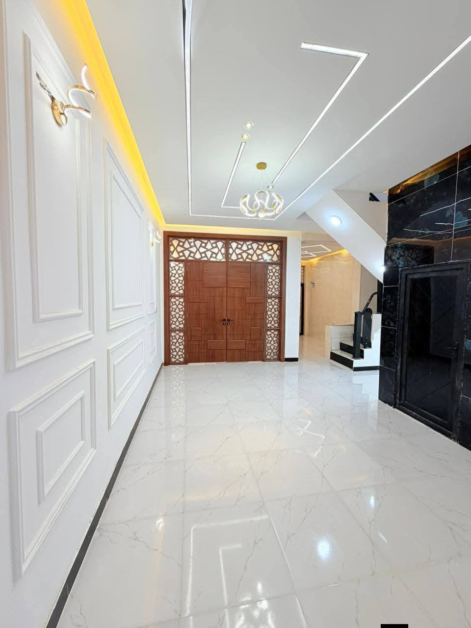 يعلن مكتب المهندس للمقاولات العامة
الى اهالي الخالص

للبناء نقدا واقساط
سعر المتر نقد 450الف تسليم مفتاح
سعر المتر اقساط 550الف تسليم مفتاح
وباقساط شهريا 500الف 
بدون كفيل او فوائد
جميع موافقات البناء علينا

ملحق تفاصيل عرض النقد والاقساط  تسليم مفتاح

تفاصيل العرض الانشائي 

1️⃣ تهيئة الأرض وحفرها بعمق (20سم )عن مستوى الأرض وفرش طبقة من الجلمود وطبقه من السبيس الخالي من الشوائب وحدل الأرض بحادلة (20طن) للوصول الى المستوى المطلوب

2️⃣اعمال الحفريات  (20سم)

3️⃣رش الأرض بالمبيد الحشري الجرثومي عالي الفعالية مع فرش طبقة من النايلون الزراعي مع تثبيت منظومة الأرضة.

4️⃣تأسيس شبكة مجاري (4 انج) الأمل الشريف مصري الاصلي ثلاث طبقات او الألماني البولمان مع مراعاة المناسيب والتوزيع الهندسي للصحيات

5️⃣المباشرة بتثبيت قالب الخشب وتسليح النشر حصيره عدد2 الحديد بنشر (30سم)مع اضافة جسور بأبعاد الأتاري (25سم)ناجح بالفحص ff بينهم وبأقطار حديد نصف انج مع شيش قياس 16نوع عراقي
تكون الجسور (12ملم)عدد (4) جسور محيطية مع جسر متوسط والحصيرة متخالفة او متقابلة

6️⃣صب البتلو مع أضافة مواد عازلة للرطوبة مع شركة سيكا 

7️⃣البناء يكون بالطابوق الأبيض الجمهوري (شركة كنكن والربيع وحجي ابراهيم )

8️⃣صب الأسقف نشر (30سم)+ الجسور والمواصفات الطابق الثاني والبيتونة نفس القياسات المذكورة ويكون الطابق الأرضي رباط (30سم)وبقية الطوابق مرد ماء  
9️⃣تأسيس شبكة الماء مسلح درجة اولى تركي ثلاث خطوط الحار مسلح 

🔟تأسيس الكهرباء نوع بوري العقبة الأردني او الفنار السعودي

1️⃣1️⃣تطبيك الأرضية مرمر او بورسلين اسباني او هندي 

1️⃣2️⃣تطبيك الحمامات والمطابخ بالسيراميك الهندي او الأسباني مع الأرضية

1️⃣3️⃣عمل الجص والبورك مساطر بقياسات (90 cm) والبورك نوع غزال او مالج مع اعمال الطرطشة والعزل

1️⃣4️⃣الواجهة تكون مرمر او بورسلين (%50) بدون اي اضافه بلأسعار او اختيار احد النوعين 

1️⃣5️⃣ديكورات جبسن بورد للصالة مع الأنارة لكل غرفة 

1️⃣6️⃣الأنارة نوع سعودي او اماراتي بضمان 5 سنوات والميزانية نوع (اي.بي.بي)سويسري ضمان(25سنة)

1️⃣7️⃣الفتنكات الصحية او اثاث الصحيات نوع تركي درجة اولى 

1️⃣8️⃣بايات الدرج مرمر تركي  (3سم) حسب اختيار صاحب الدار 

1️⃣9️⃣محجر الدرح اللمنيوم واختيار اللون حسب اختيار صاحب الدار ويكون اربع شرايط مع كل باية دنكة

2️⃣0️⃣الأبواب الداخلية تركية 

2️⃣1️⃣الشبابيك المنيوم مع الزجاج بقياس (6ملم) و

2️⃣2️⃣باب الأستقبال قاصة تركي المنشأ مع كيلونات ايطالية بضمان (20سنة)الى سعر اقصاه ($250)
2️⃣3️⃣السطح شتايكر مع فلين بسمك (3 cm)مع اعمال التسطيح الزميج+ الماستك+الزفت
2️⃣4️⃣تجهيز سخان سعة (120لتر) مع تجهيز تانكي سعة (1000لتر)مع تجهيز بوستر مع مضخة ماء درجة اولا
2️⃣5️⃣شبكة معالجة الأرضة + تأسيس خطوط كامرات + انترنت ( تأسيس خط نت وخط ستلايت )
2️⃣6️⃣طلاء الوحدة السكنية بطلاء بلاستيكي (جوتن+برجر+ديلوكس +ناشينال)
 الاستفسار مراسلة الصفحة او الاتصال على رقم هاتف 📱
 ***********
***********
عنوان المكتب الحسينية الراشدية سكلات تقاطع 12 قرب وكيله غذائية عزيزه
