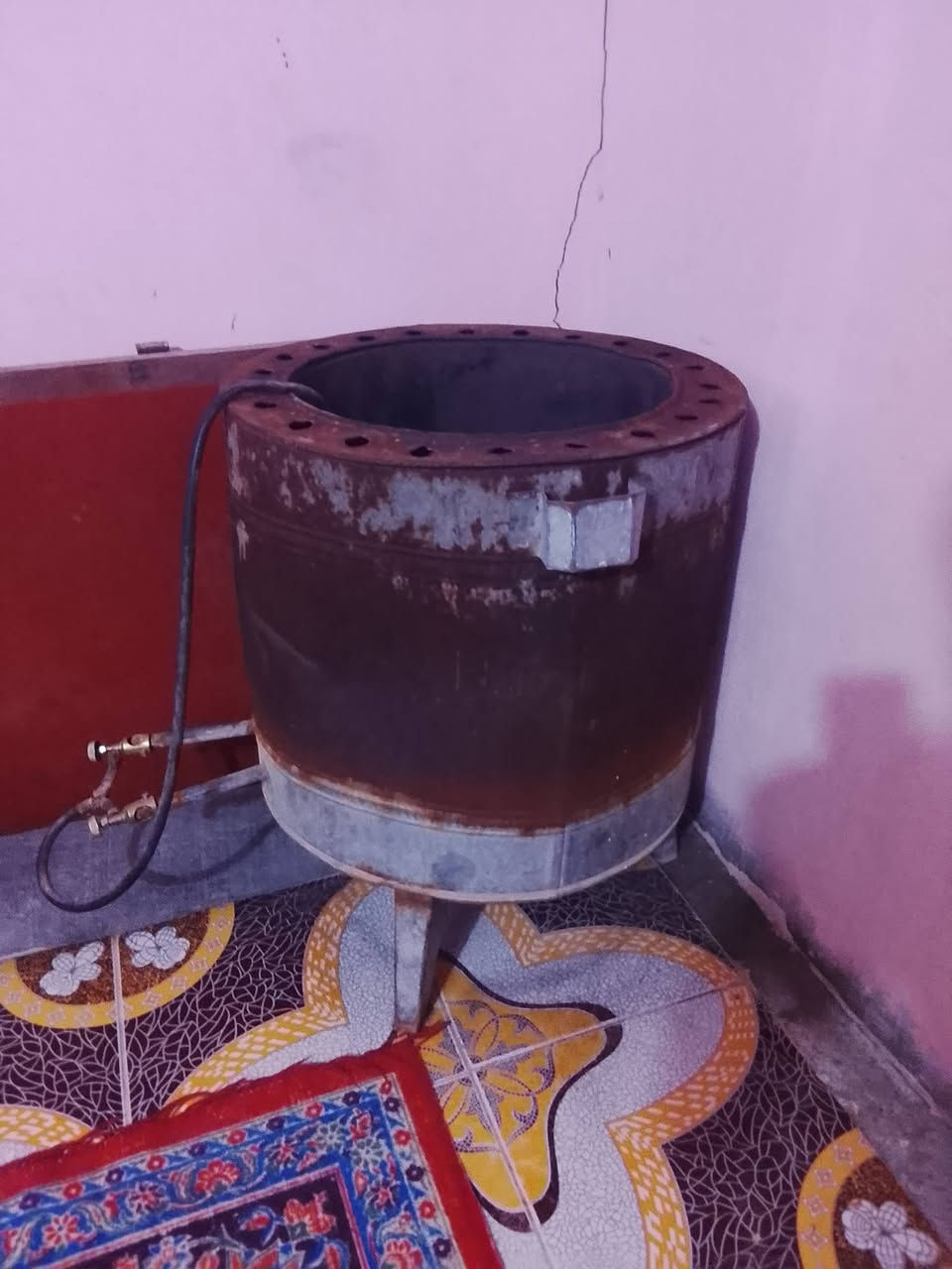 غراض بيت للبيع ثلاجه وطباخ غاز 5 عيون وطباخ كهربائي جديد استخدام شهر وتنور غاز ومقطورة نص طن جديده استخدام شهر وسنك هوة والكوانتر ماله وماطور ماي الاصلي الشراي يجي خاص***********
