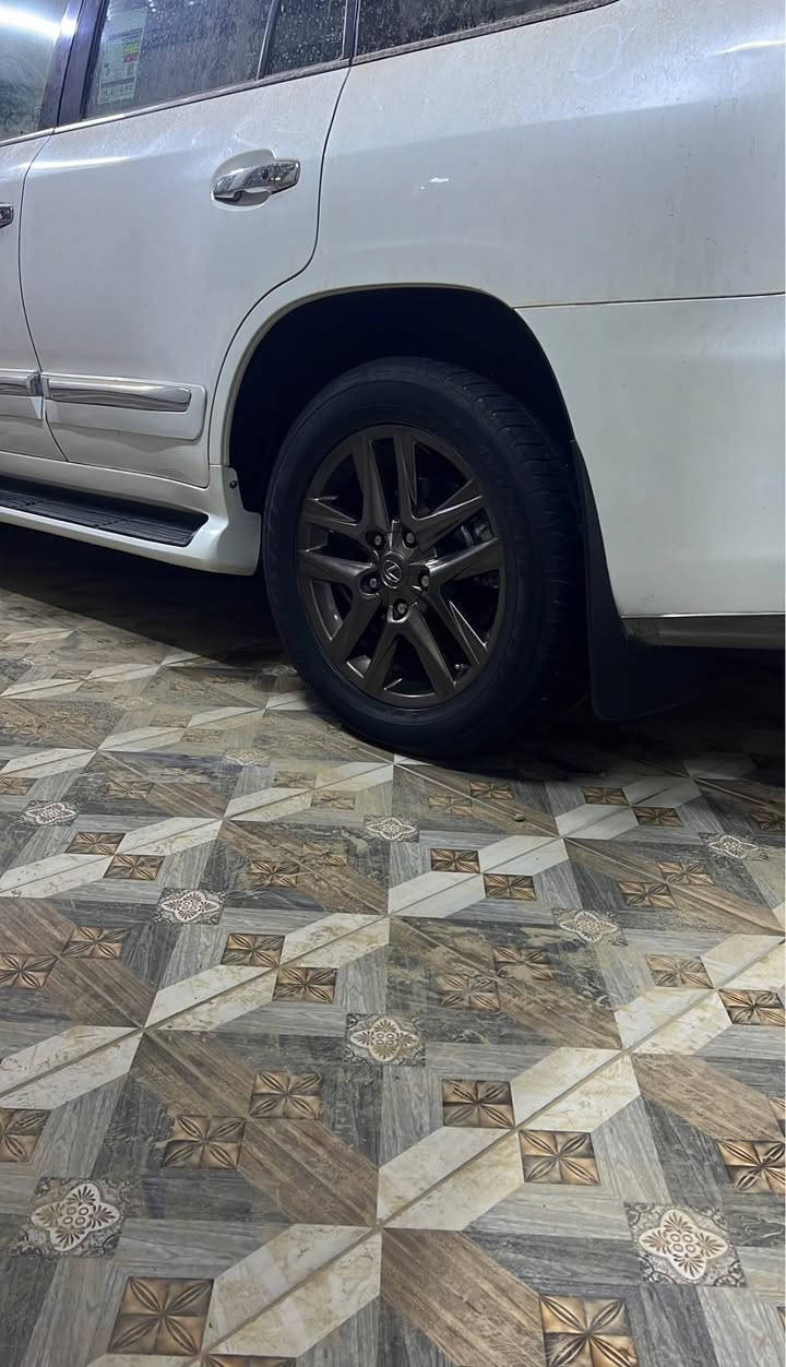 السلام عليكم 
لكزز موديل 2010 للبيع
السياره بسمي شخصياً 
السياره فول مواصفات 
مايحتاج اذكر مواصفاتها
السياره جاهزه من حدادا
من مكينه من گير  
تخم تاير توني شاده
 السياره ماتصرف عليه ربع
 ترايك وين مايعجبك
السياره بيه مدكر جهت السايق
مصبوغ وشبر بلبنيد فقط والباقي كفاله
اخوان بيع فقط اعتذر عن المراوس 
السعر اتصل وتدلل بياع مستعجل 
مكان السياره البصره
*********** البصرة, العراق
