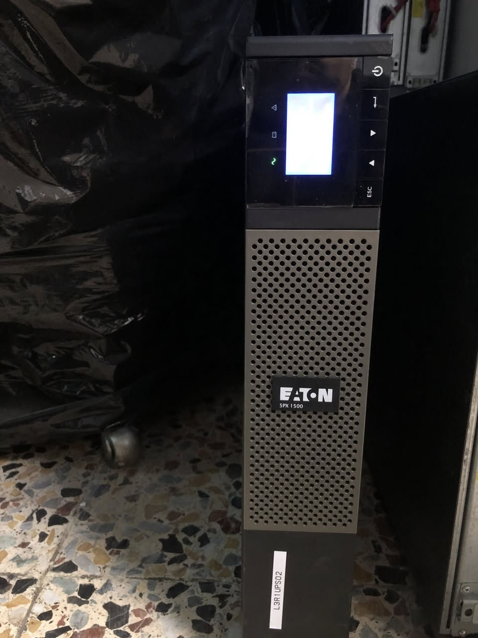 جهاز ups اون لاين كامل بطاريات اصليه حجم 2kv سعر ٢٠٠ الف بغداد يوجد تواصل ***********

