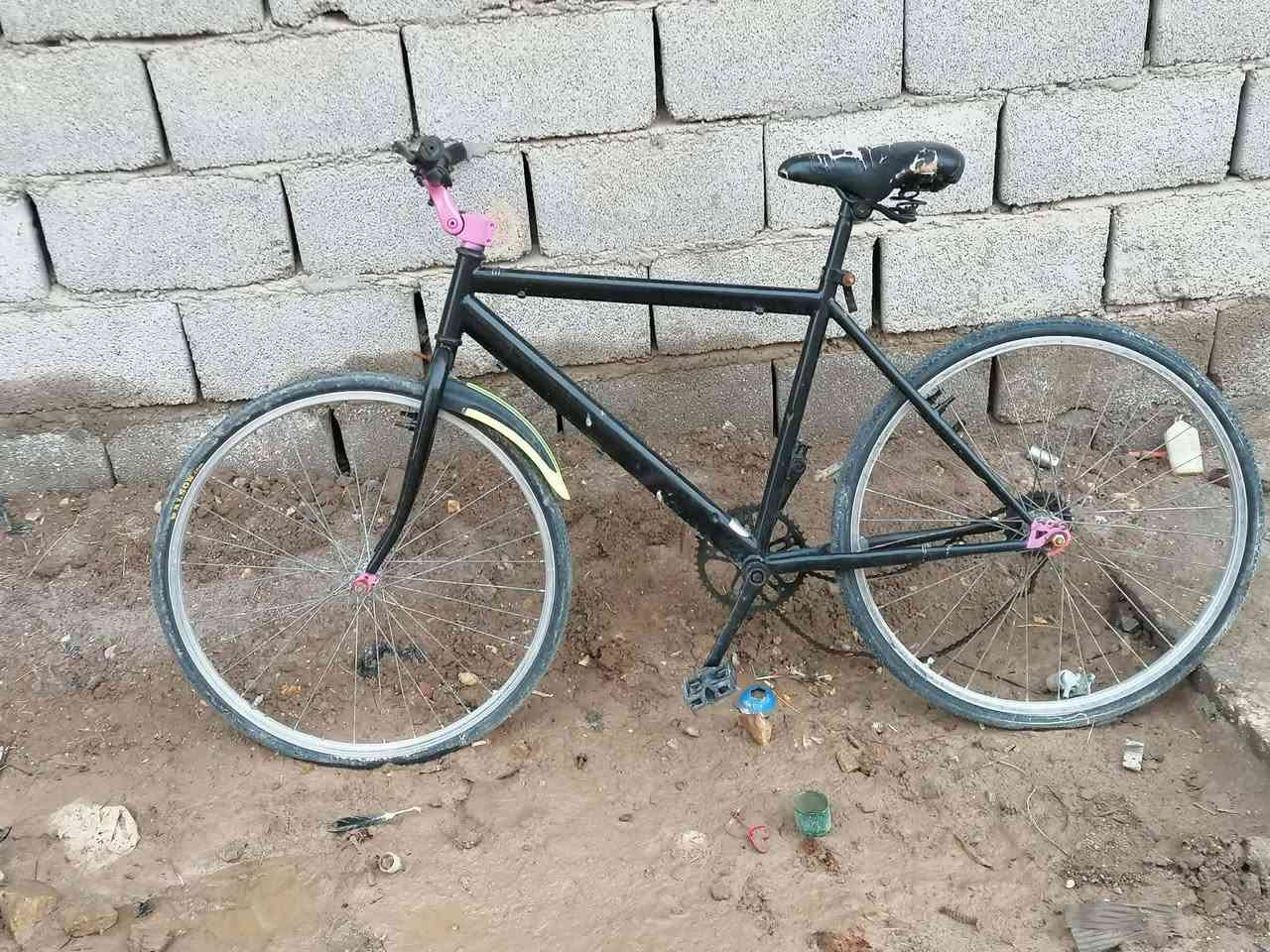 السلام عليكم بايسكل كلاسيك وياباني البايسكل الكلاسيك بس عوزة ويل وياباني عوزة عقرب قيم واخذ ابيعهن ثنينهن رقمي ***********
