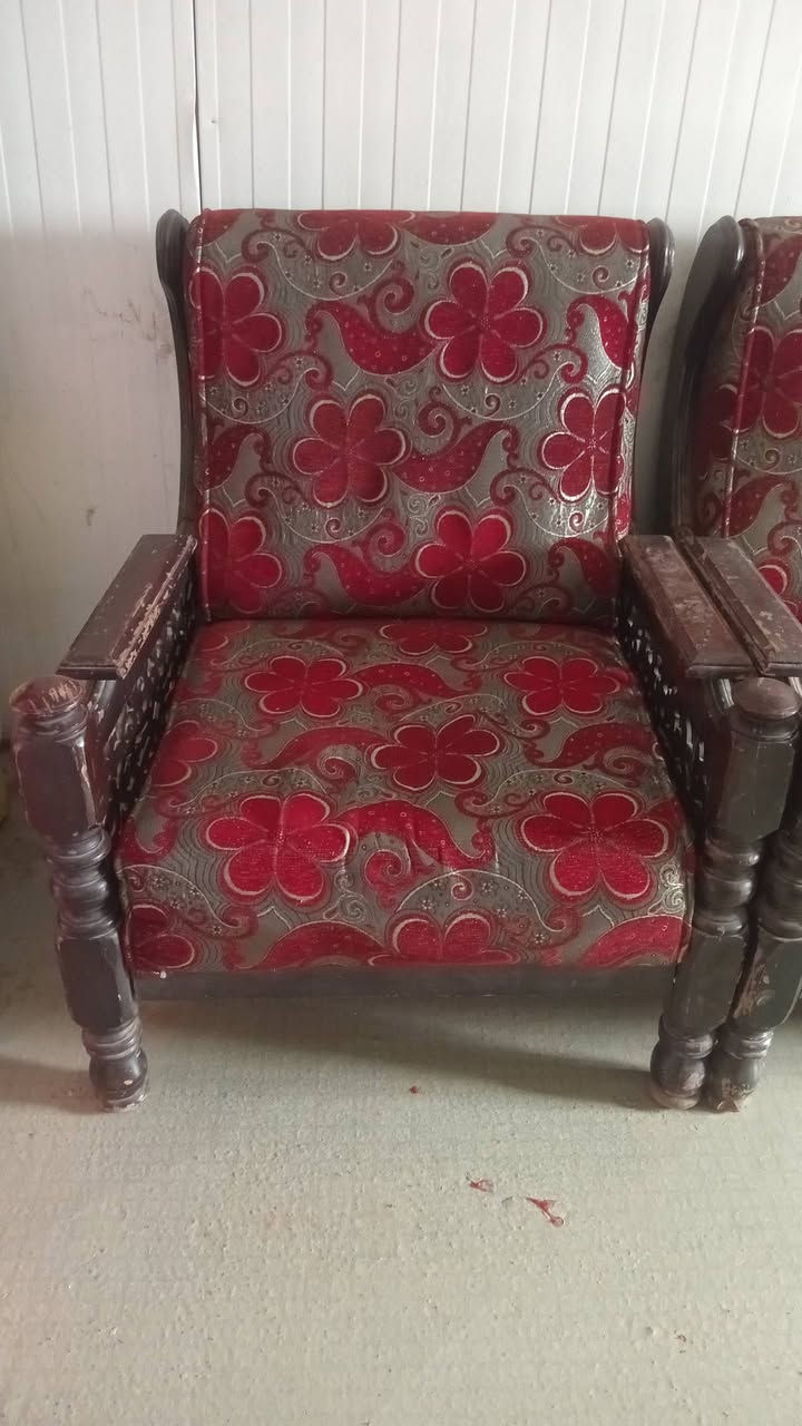 السلام عليكم تخم للبيع زان مصري تكمه   مابي اي ضرر 10مقاعد السعر 200 للاتصال ***********///***********
