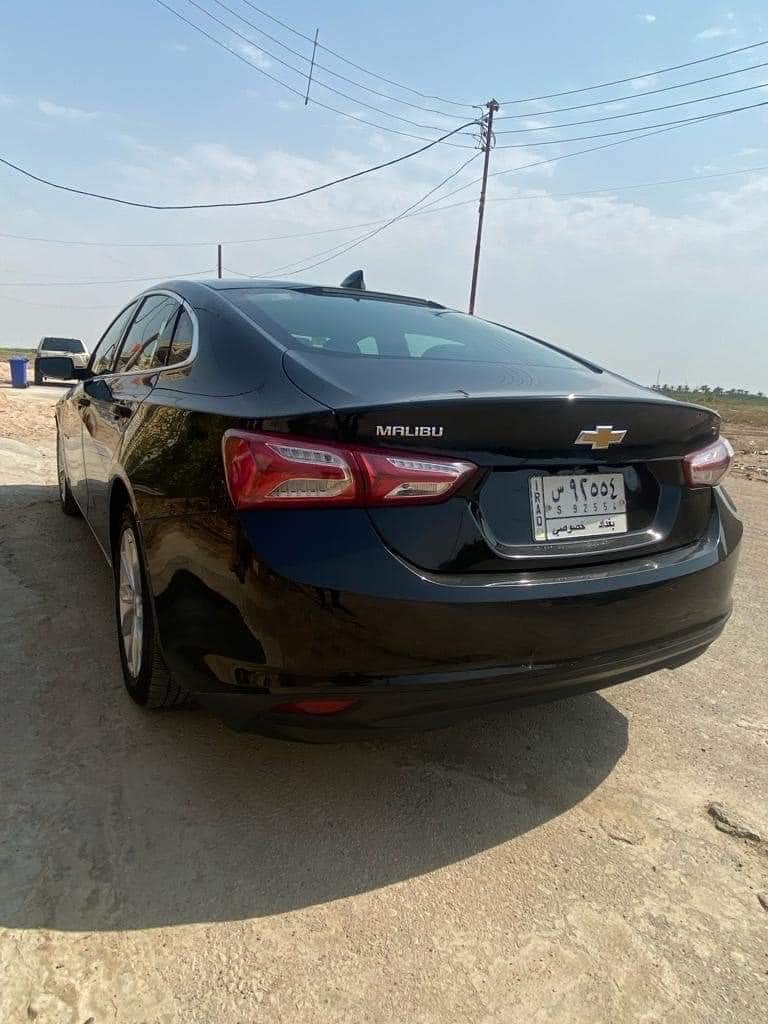 سيارة شيفروليه ماليبو 2020 للبيع بحالة ممتازة، اللون أسود، بدون أضرار حسب فحص السونار. السيارة محافظة جدًا ونظيفة من الداخل والخارج. مناسبة للعائلة وتأتي بمزايا راحة وأمان متقدمة.