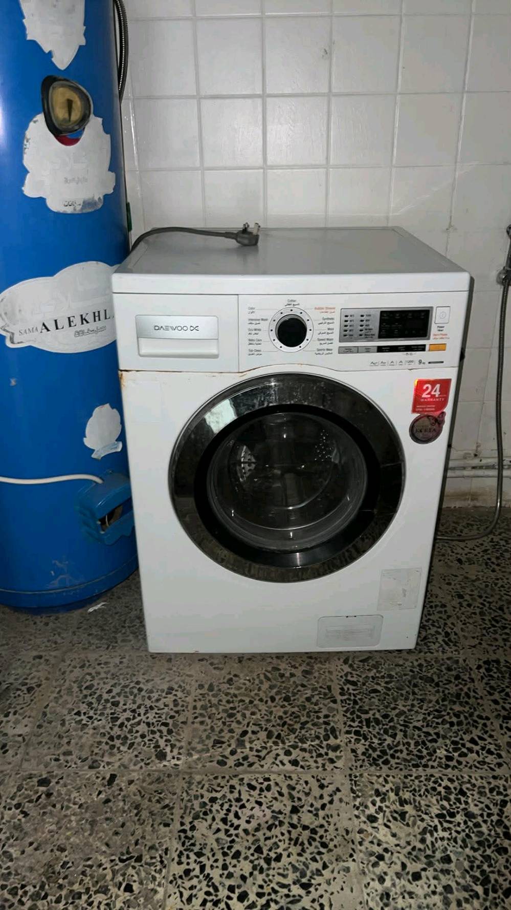 جرابي 2 الوحده 60 غساله حجم 9 كيلو نضيفه جدا سعره 150 مكان بغداد كراده