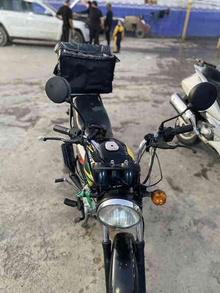 بوكسر البيع دراجه نضيفه بدون أوراق تكفلك سرقه وحلال وحرام مكينه نضيفه ما مفتوحه بس زنجيل يرادله ضب شوي دراجه خرسه رايده ب850 وبيها مجال حك جيه 
عنواني مدينه صدر 
***********
