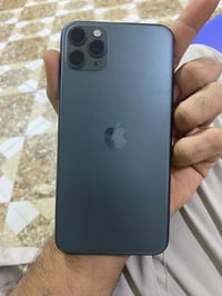 ايفون 11 برو ماكس • بطارية 80% • شاشه بلاديه