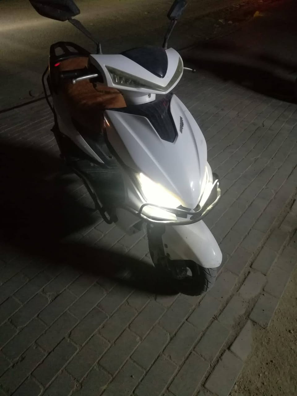 سلام عليكم دراجه البيع.  شغله عوزه شغلت بسيطه.    السعر ٢٥٠ وبيه مجال


**إذا كنت صاحب هذا الإعلان وتريد حذفه لأي سبب، رجاءا أرسل رسالة إلى الدعم الفني**