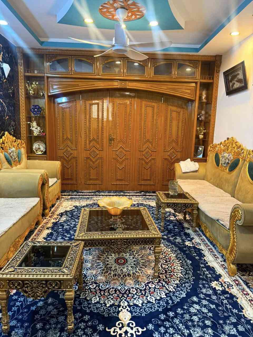 دار للبيع قرية الغدير الاولى للبيع بلوك 41 دار 10 على ساحة المساحة 200 م السعر 300 وبي مجال للاستفسار ***********
