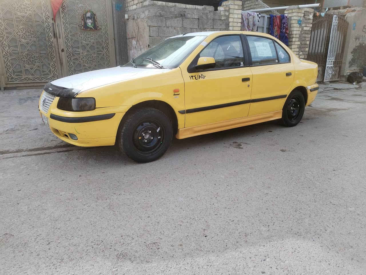 سلام عليكم شباب سمند موديل 2009 رقم بغداد الماني سنويه 2029شرط تحويل مصفره هيئه غرمات مكينه وكير فرنسي 2000 قطره بنص مكفولات وصدر امامي خلفي جديد تخم تاير نضيف مدوشمه كاعيه جلد تنته لايلون دوشمه عام سياره خير من الله سياره تبريد شغال عوزه بس كهربايات للفان فقط مكفوله من ضربه صبغ تبديل عده بارد بل باب خلفي الايمن فقط وهاي صوره كدامك مال اليوم شوفهن و قتنع وتصل وبيك خير ودلل سعره 27  وبيه مجال بسيط اليحب يتصل *********** مكاني بغداد العبيدي
