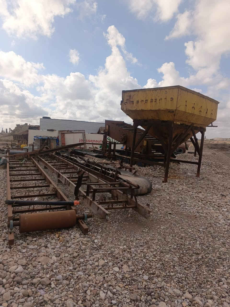 السلام عليكم هوبر قوايش هزاز للبيع.   ***********
