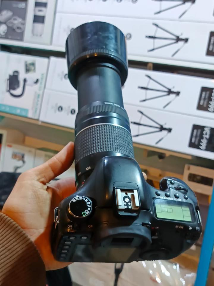 السلام عليكم
لبيع كامره سفن دي 

ملحقات الكامره 

عدسه70/300

رام 16 كيكا 

ناقل صور 

حزام كتف 

جنطه 

جنطه الكامره 

قيم بل يرضي الله 

متواجد واتساب 

 واتساب ***********
