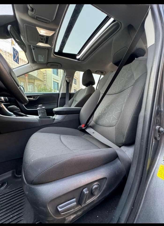 السلام عليكم عندي راف فور للبيع موديل 2022 وارد امريكي حادث بالمنشور رقم بغداد بأسمي فوول مواصفات 1/1 ماكو هيج سعر سعره 200 ورقه بيه مجال بسيط بدون دواخل 
1-فتحة 
2-بصمة 
3-شاشة جبيرة 
4-كامرة دوارة 
5-اشاير بالمري 
6-كشن السايق كهرباء 
7-ويل كروم 
8-لايتات زنون عالي وناصي 
9-رادار امامي 
10-رادارات جانبية 
11-نظام كار بلي ويه البلوتوث 
12-اوتو هولد 
13-نظام اطفاء السيارة عند الوقوف 
14-فور ويل 
15-مكينة 2500 
16-حساسات خلفية 
17-هند بريك بصمة 
18-تدفئة بالستيرن 
19-تدفئة بالكشنات 
20-نظام صعود المنحدرات 
21-ثلاث وضعيات قيادة 
22-جنطة كهرباء
وبعد بيها مواصفات هواية ممذكورة مكان السيارة بغداد بياع رايدها ب 200 ورقه مجال للاستفسار الاتصال ***********
