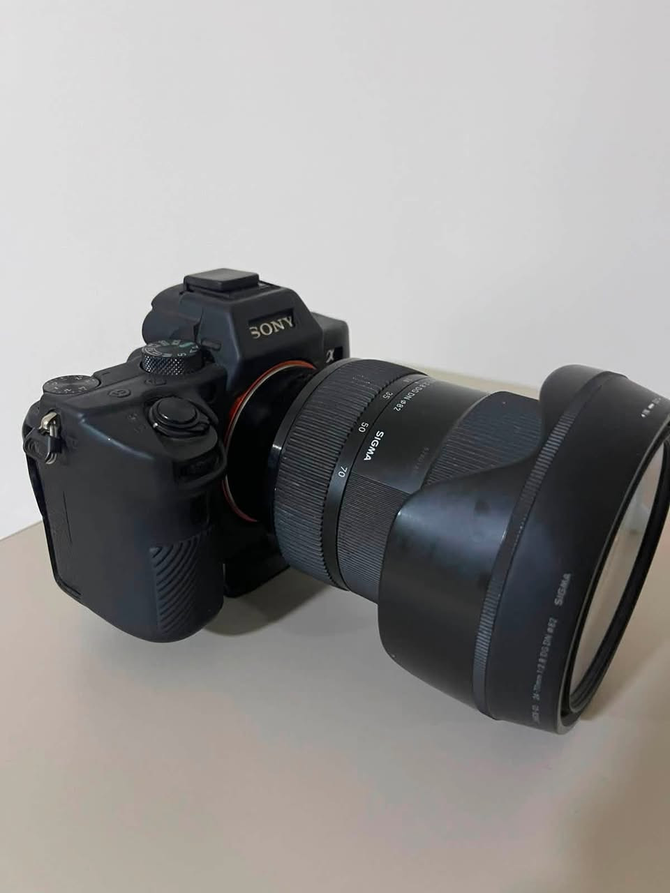 السلام عليكم
Camera  Sony A7iii ( 1,350,000 )
Sigma 24-70 F2.8 ( 1,50,000 )
Ronin dji rs4  ( 500,000 )

نضافة 99% مع كامل الملحقات و بيهن مجال بسيط 

 ***********
