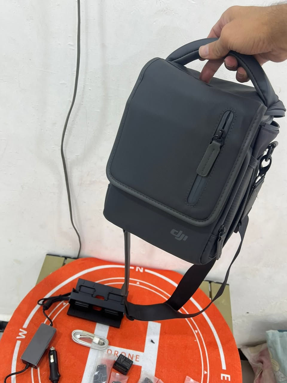 جنطه مقسمه
شاحن +مراوح 
مافك 2 
يتوفر توصيل


**إذا كنت صاحب هذا الإعلان وتريد حذفه لأي سبب، رجاءا أرسل رسالة إلى الدعم الفني**