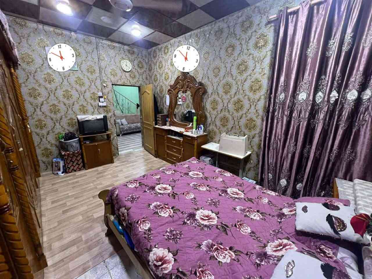 دار للبيع
يحتوي على 2 غرف منام + هول+ مجمع صحيات داخليه + ديوان خارجي + صحيات خارجيه + كراج صغير + ترك ومنور +مطبخ
مساحه المنزل 140 متر نوع العقار بلديه 
علماً المنزل بالكامل سيراميك وسقف ثانوي نوع السقف كونكريت مسلح المنزل ركن على شارعين قريب جدا من الشارع العام 
يتوفر ثلاث خطوط ماء مستمر بشكل يومي دون انقطاع
يتوفر خطين كهرباء وطنيه يتوفر كهرباء أمبيرات 
العنوان البصره الزبير قرب السيطره البحريه دور الدواجن  
السعر المطلوب ٤٠ وبي مجال  @الجميع @إشارة


**إذا كنت صاحب هذا الإعلان وتريد حذفه لأي سبب، رجاءا أرسل رسالة إلى الدعم الفني**
