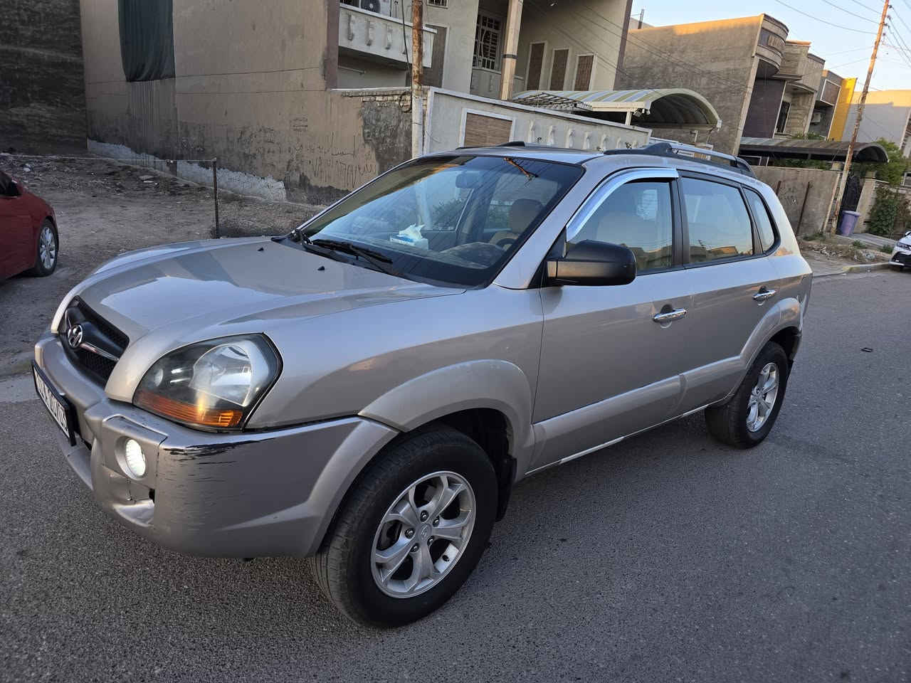 هونداي توسان ٢٠٠٩ خليجي بيها ربع الجنطه بلعراق طخه مال ستوته ومصلحه سياره كامله مكمله مابيها نقص مال بيت منضومه زنون شاشه كبيره شادلها تبريد كله جديد  مابيها ولا اي نقص وصارف عليها مكاني بغداد الدوره 
***********
السعر ١١٥ وبيها مجال متوفر واتساب واتصال فقط فيس غير متوفر
