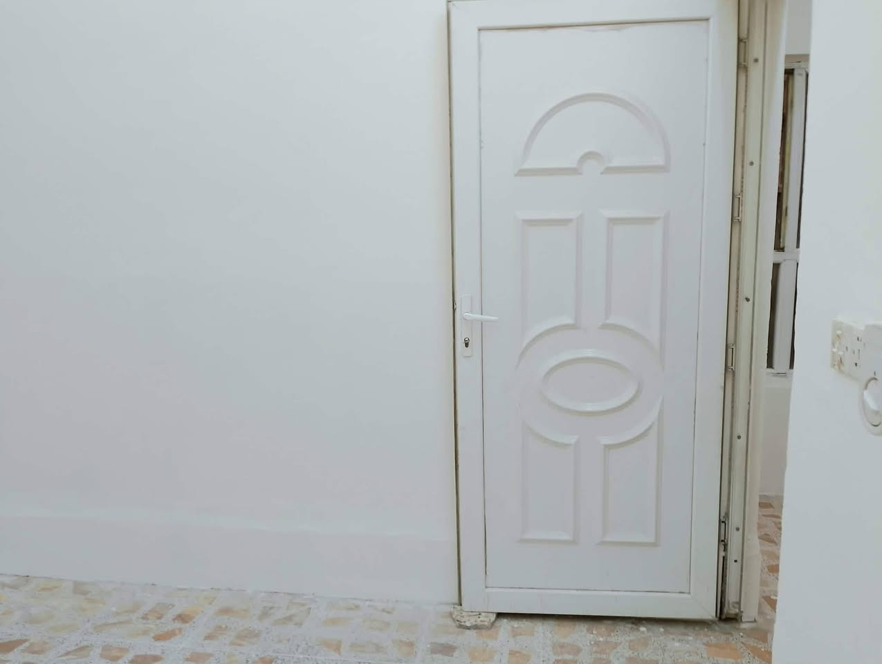 دار للايجار 
طابق ثاني معزول تماما
 العنوان 
حي الخضراء  خلف مول حفتا بازاري كركوك مول كركوك الاسبوعي

مساحه 170
بناءجديد2019
غرف نوم عدد 2  (4× 5)
غرفه ضيوف كبيره
صاله داخليه كبيره
بيتونه كبيره
بلكونه كبيره 
مغاسل  حمام وتواليت سراميك 
مطبخ  سراميك 
ارضيه البيت كلها كاشي موزايك
يوجد فيه خط مولده 
 الكهرباء والماء معزوله
سخان وماطور ماء مع تانكي عدد ٢ كبيران
السعر 325
مطلوب عائله صغيره
ويفضل ان يكون موظف
اتصال بالرقم***********
مكتب عقارات كركوك الذهبي
