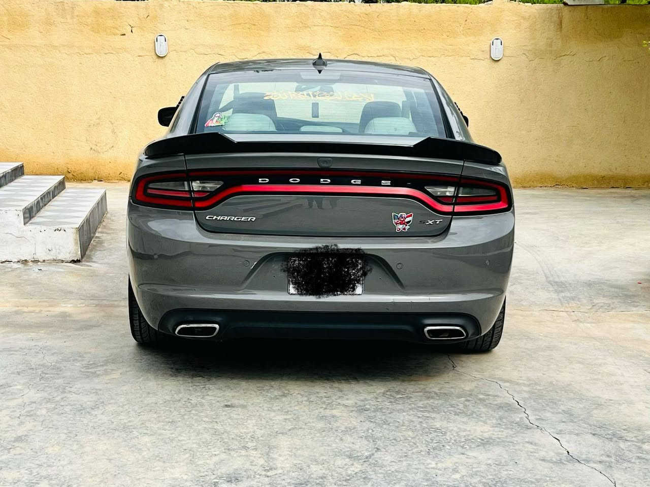 #سعر_مناسب_جدا 
جارجر 2018 اصل لون اسمنتي مميز 
تو ويل رقم بغداد بااسمي 6سلندر3600 فول مواصفات عدا الفتحه غني عن التعريف وذكر التفاصيل والمواصفات السيارة ضررها جاملغ خلفي فقط من امريكا والباقي كفاله وهنا بالعراق بيها بارد بالباب الخلف الصدر مكفوله من الصبغ السيارة عدا قطعه وحده فقط الجاملغ الخلفي صبغ والباقي كفاله وسونارها موجود
السيارة معروضه 189$وبيها مجال بسيط الشراي يتصل وعيوني اله
***********
