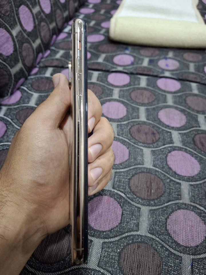 آيفون XsMax للبيع ذاكره ٢٥٦ بطارية ٦٩ دبل سيم فقط فيس إيدي متوقف  ***********

