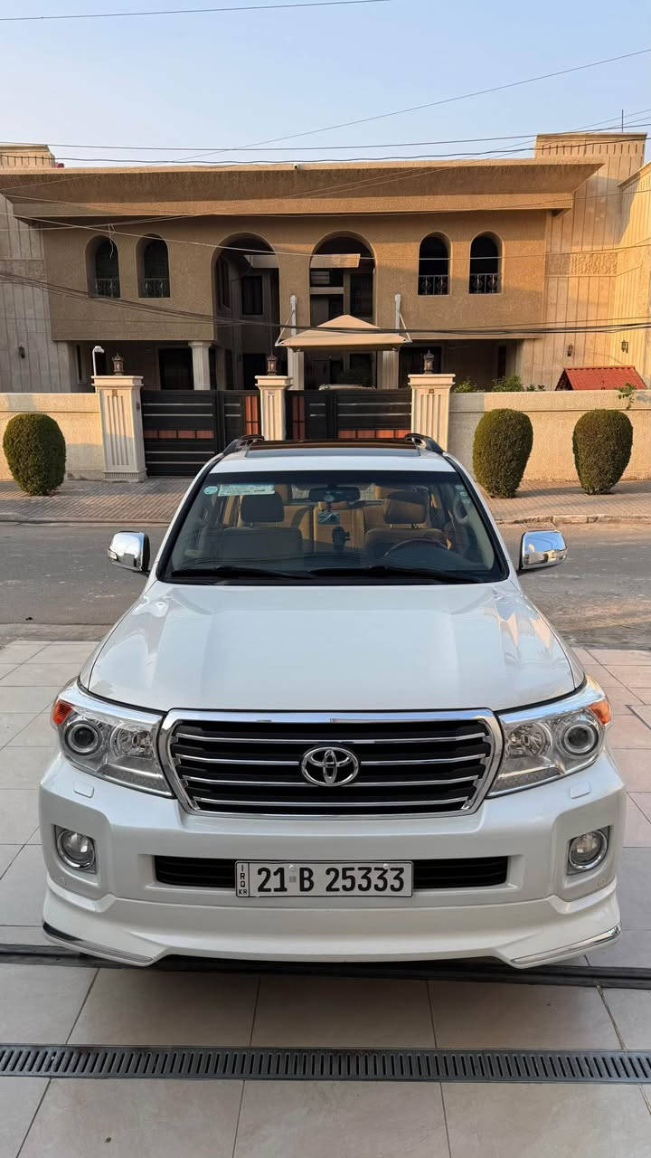 2015 Toyota Landcruiser 

سلام عليكم

لاندكروز 2015 جيهان اول مالك 
GXR v6
مكينة 6 سلندر
رقم سليمانية باسمي
ماشية 138 الف حقيقي

سبير وعدة مال شركة 
على ايد وحدة من هيه زيرو 
مكينة كير حداديه تخم تاير باتري كهربائيات كلهن جدد 
كفاله من الصبغ والتبديل 

بيها بارد جوه قبغ البانزين

المواصفات:-
سلايد فتحة
ثلاجة 
كشنات كهربائي ثلاث دكم
شاشة + كامرة + حساس امامي خلفي  
تحكمات ستيرن 
مري شفط
8 ايرباك 

نظام فور ويل 
تشغيل عن بعد 
تشغيل بصمة وابواب وجنطة
وباقي من المواصفات معروفة

مكانها بغداد سيديه 📍
*********** بغداد, العراق
