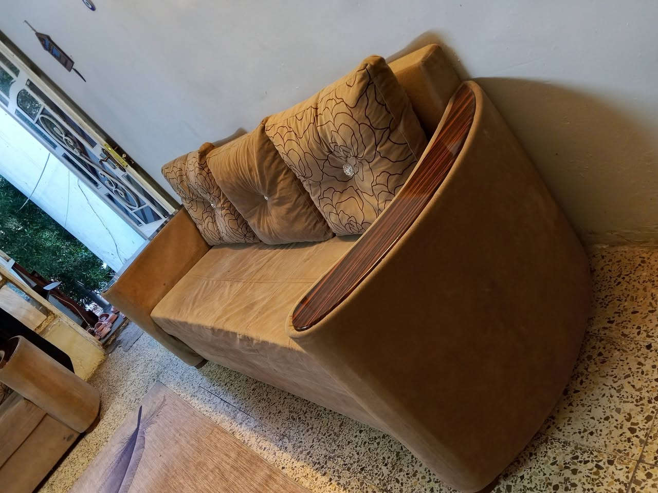 سلام عليكم عندي هذي الغراض للبيع تخم عشر مقاعد  باله تركي ٣٠٠ وبي مجال الكاونتر ١٥٠ وبي مجال  عنوان حي الاعلام
‏‪***********
‏‪***********‬‏
