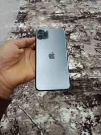 ايفون ١١ برو ماكس نظيف كلشي ممبدل بي كله شغال ونظيف كداكم بس البطارية ...