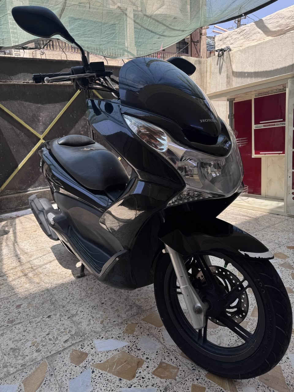 سلام عليكم PCX جيل اول ياباني JF 
كفاله كفر ومكينه مال رمبه الدراجه 
ماشيه 17 الف✅
حساس ازدحام حساس استان ✅
مواصفات 150✅
دبل سويج الدراجه✅
بعدهة بعدتهة وكتلوكاتهة مال يابان 
والمنفيس الاصلي ماله هم موجود ومصارله كم شهر من نزلت من المعرض الدراجه تراي زيرو
شلعه ومعدل الدراجه ومابيه اي نقص شرط الفحص
السعر13ونص وبيه مجال حك الجيه مكاني الامين الثانيه شراي اتصل ***********
