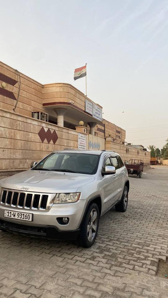 جيب لاريدو 2013 مصبوغه جماليه محرك 3600 سياره نظيفه حلوه حداديه تايرات تبريد كهربائيات كله جديد بلاد بيهه ضربه خفيفه جدا بالجاملغ الخلفي ايرباك سليم وارد امريكي السياره عليهه طلب 20 ورقه ع المشتري لان اني منزل من سعرها 
رقم بغداد انكليزي سنويه 30
ترهم مراوس  السعر97. 
***********
