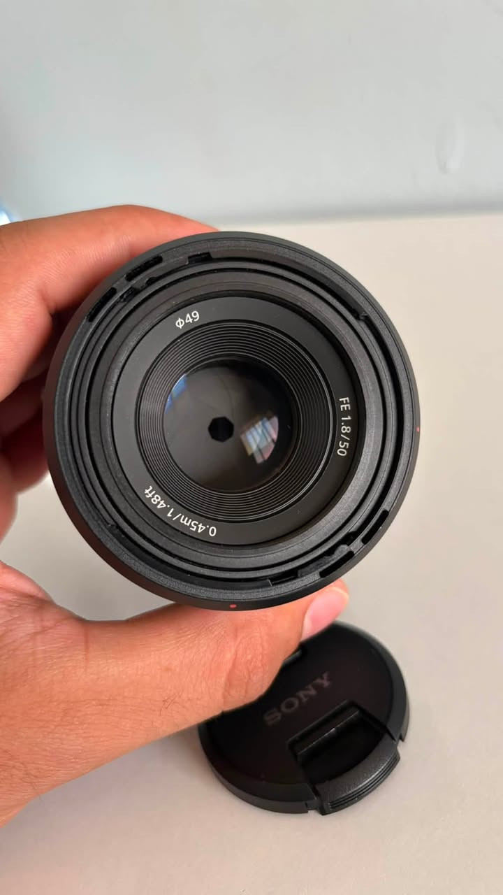 Sony FE 50mm f/1.8  للبيع: عدسة
العدسة بحالة ممتازة ونظيفة جداً.
لا توجد خدوش على العدسات الأمامية أو الخلفية.
تعمل بكفاءة 100% والتركيز التلقائي ممتاز.
تأتي مع:
• غطاء أمامي وخلفي أصلي.
• هود (Lens Hood) أصلي.
وا مناسبة لكاميرات Sony Full Frame E-Mount
السعر: 250 الف وبي مجال
الموقع: (العراق/كركوك)
للتواصل عبر الخاص أو التعليقات.


**إذا كنت صاحب هذا الإعلان وتريد حذفه لأي سبب، رجاءا أرسل رسالة إلى الدعم الفني**