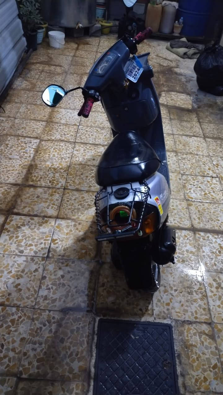 سلام عليكم
ماطور بزون نضيف حيل مكينه شرط شاصي شرط سعرو 400 نهايتو مستعجل عل بيعه 
***********
