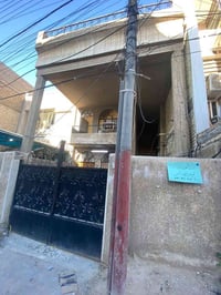 دار للإيجار في منطقة الشعب شارع عدن مقابل جامع الجهاد ثاني بيت من الشا...