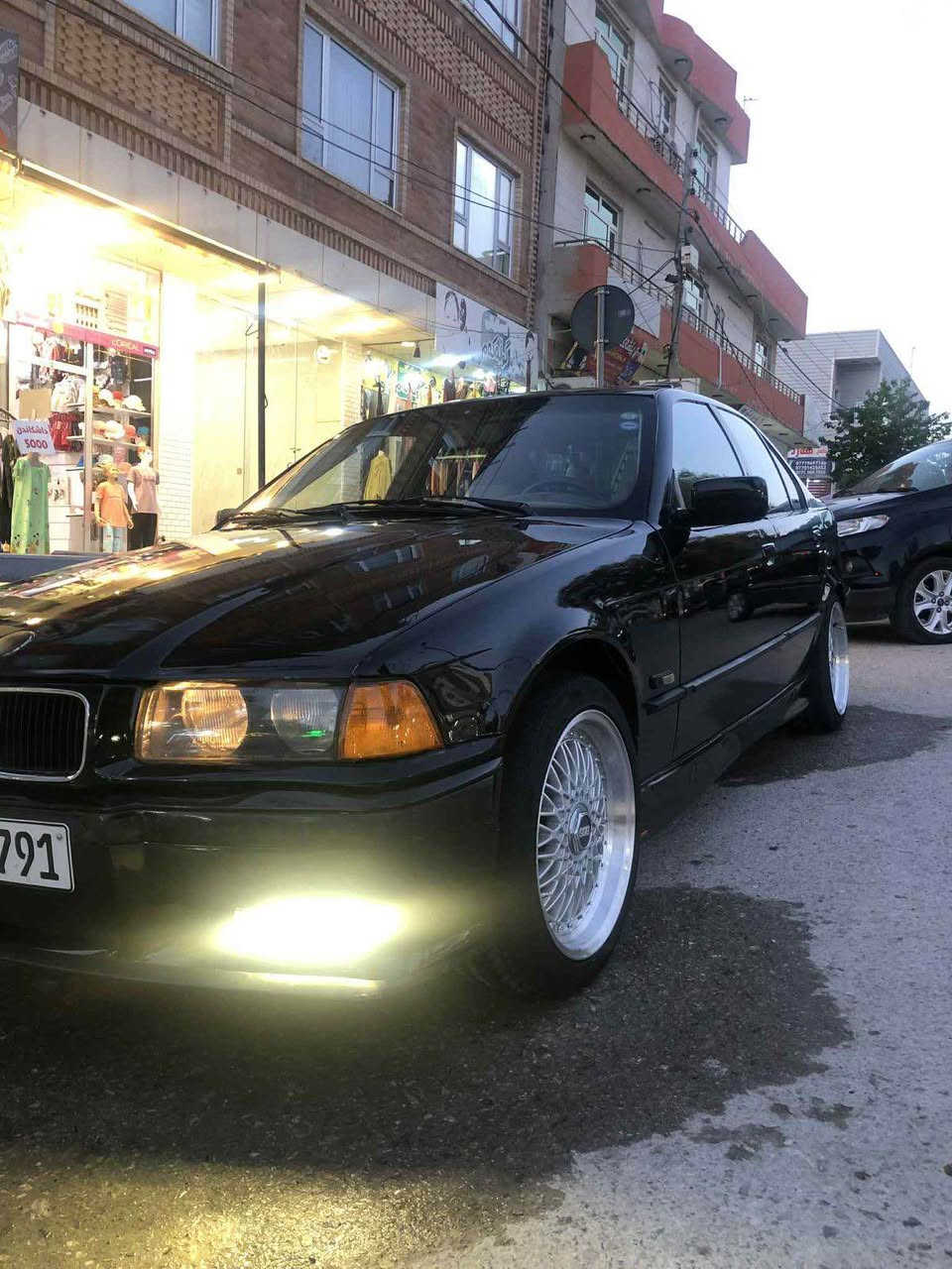 السلام عليكم 
BMW E36 1992
مكينة ٢٥ كير عادي اكسل قفل
السياره رقم سليمانية تحويل ثاني يوم
فول مواصفات كشنات جلد كشنات كهرباء
السياره حلوه ونضيفه وعطل واحد مابيها تبريد شغال تدفئه شغال نصبه وترتيب عل اخير عليها داعميات ودوس ام وعليها ويل بي بي اس تو سايز السعر 65 ورقه وبيها مجال وماكو هيج
سعر بكل السوك بس متوازي على سفره علاجيه واحتاجيت 
للاستفسار *********** بغداد, العراق
