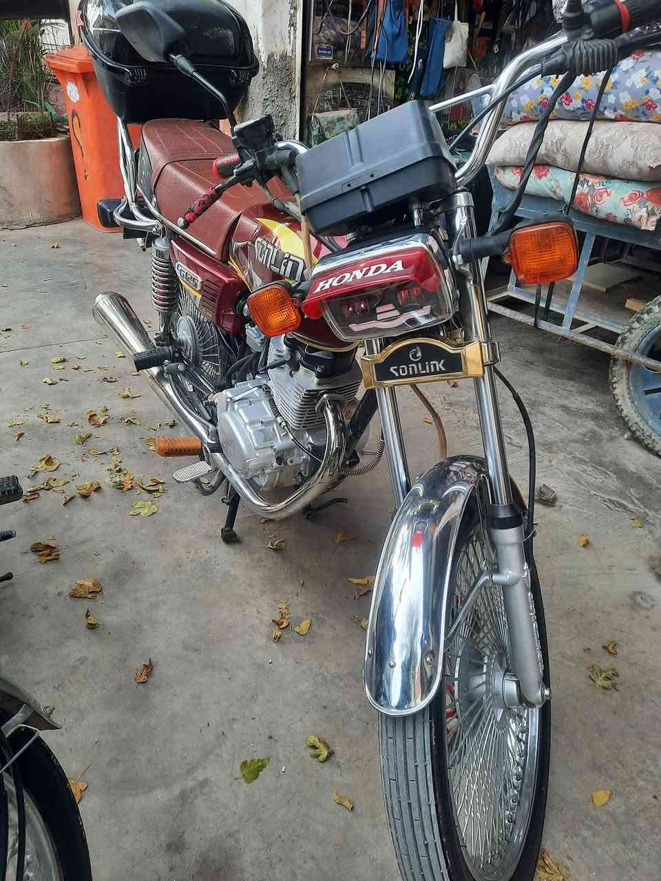 سلام عليكم دراجة سولنك موديل ٢٠٢٤ مع الأوراق دراجة مكفولة عنوان خانقين الشراي يتصل المو شراي لايتصل ***********
