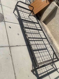 سرير • أثاث