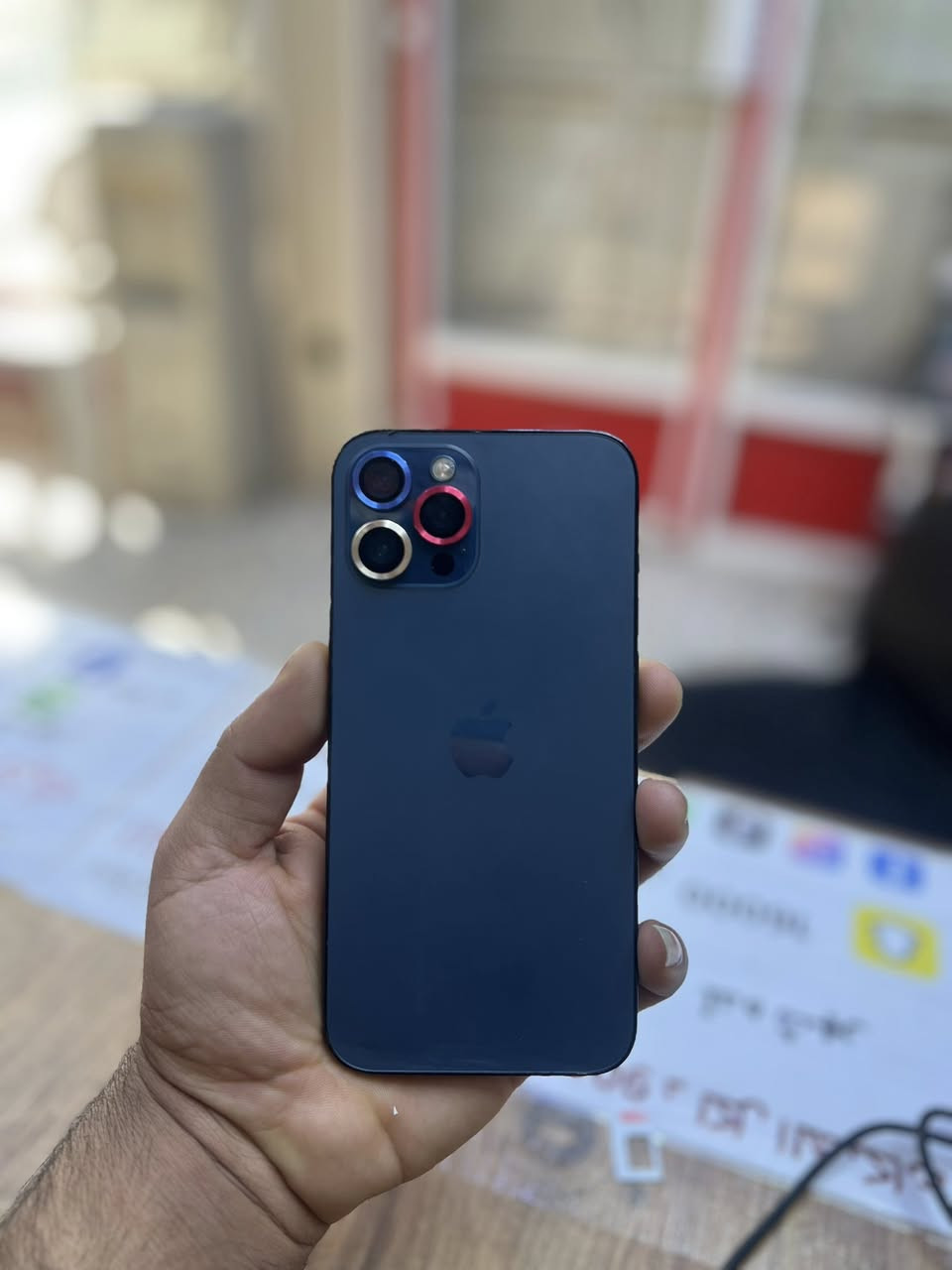 ايفون 12 برو ماكس مفتوح كلشي شغال فقط فيس ايدي بصمه وجه واكفه للبيع او مراوس. سعر375 بي مجال قليل تواصل***********
