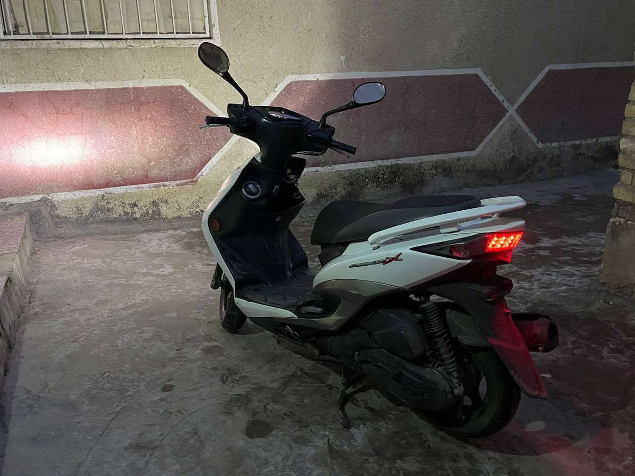 للبيع دراجه سكنس ليد مقفوله كفاله عامه برغي ما مفتوح بيها مكان بغداد مدينه الصدرم السعر 1400 الرقم***********
