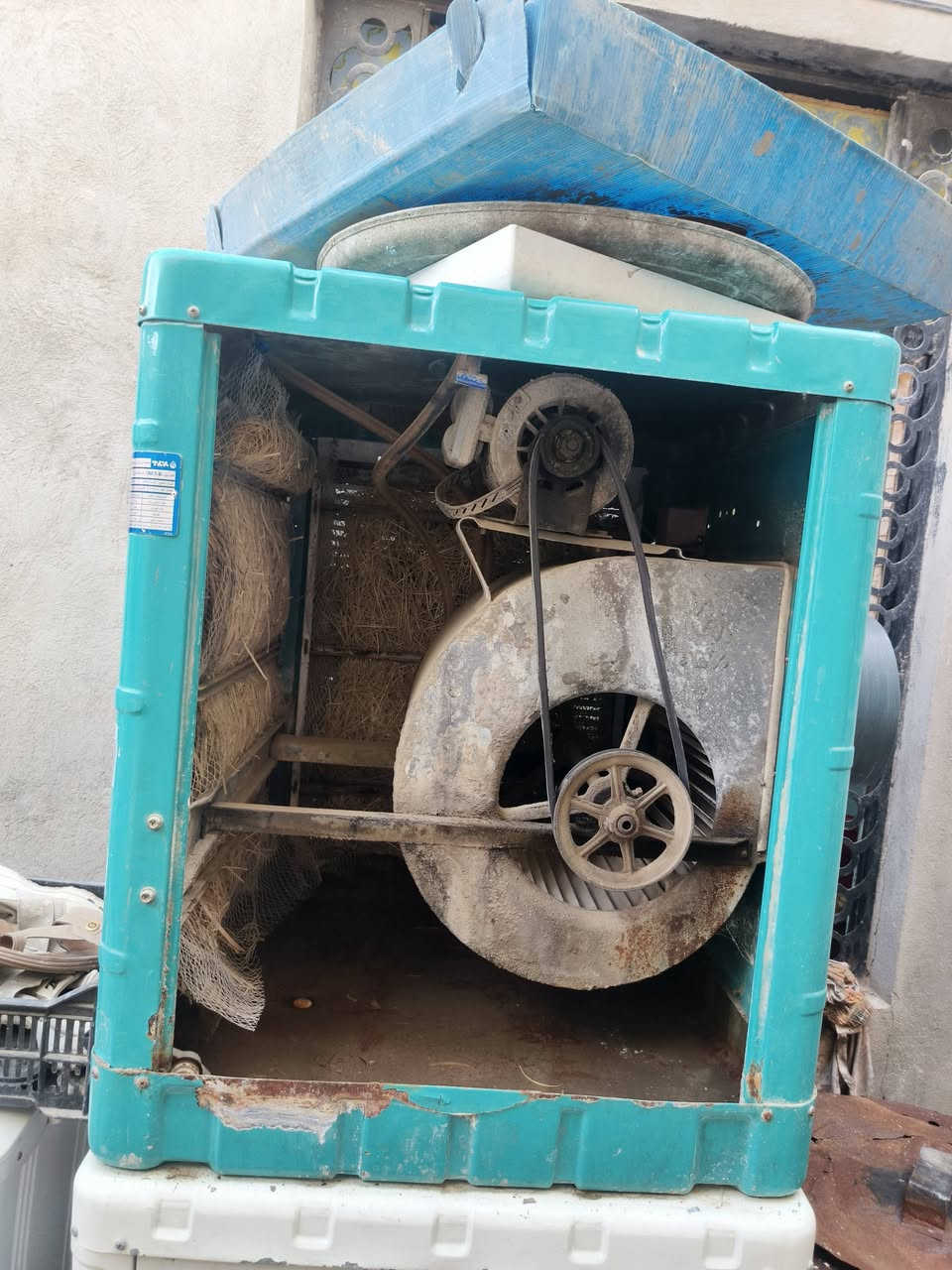 مبردة شغلة كل خلل ما بية مكاني كوفة شارع المعمل اي ستفسار *********** السعر 80 وبية مجال
